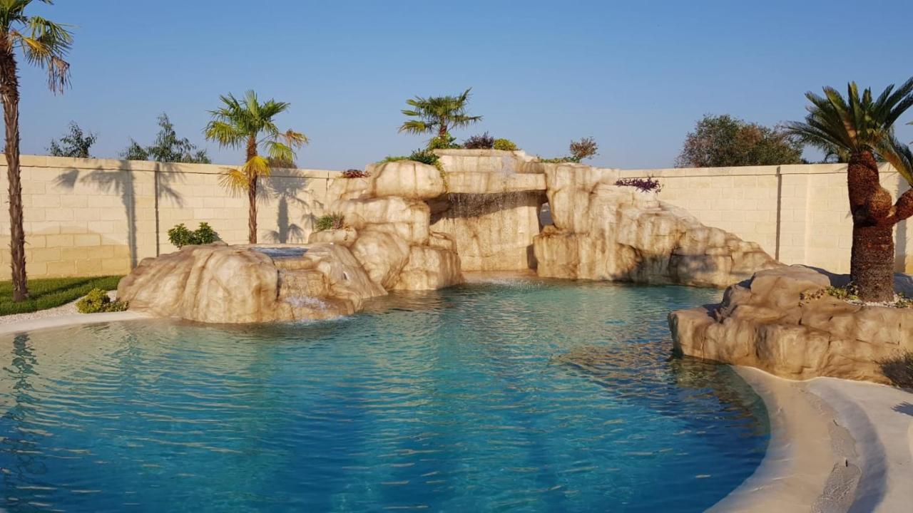 Villa Zecca Con Piscina Лече Екстериор снимка