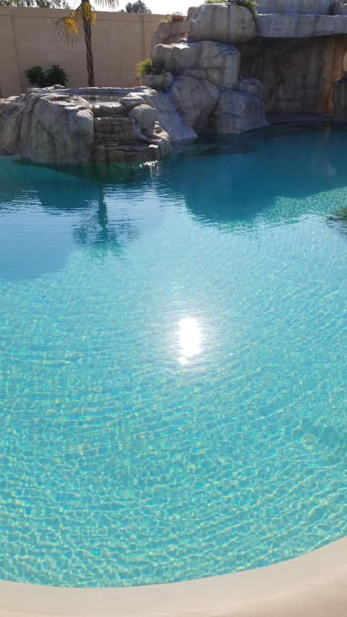 Villa Zecca Con Piscina Лече Екстериор снимка