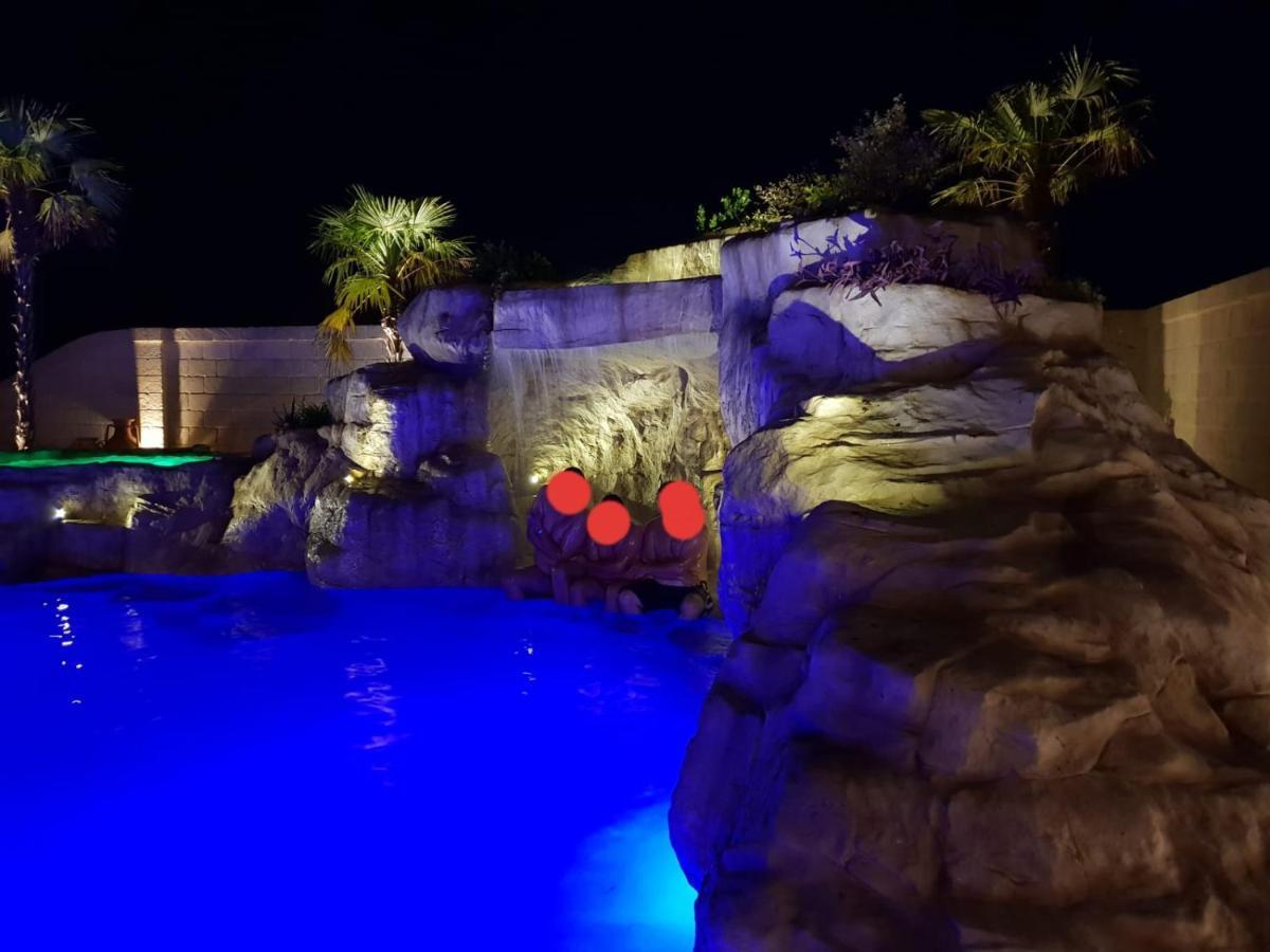 Villa Zecca Con Piscina Лече Екстериор снимка